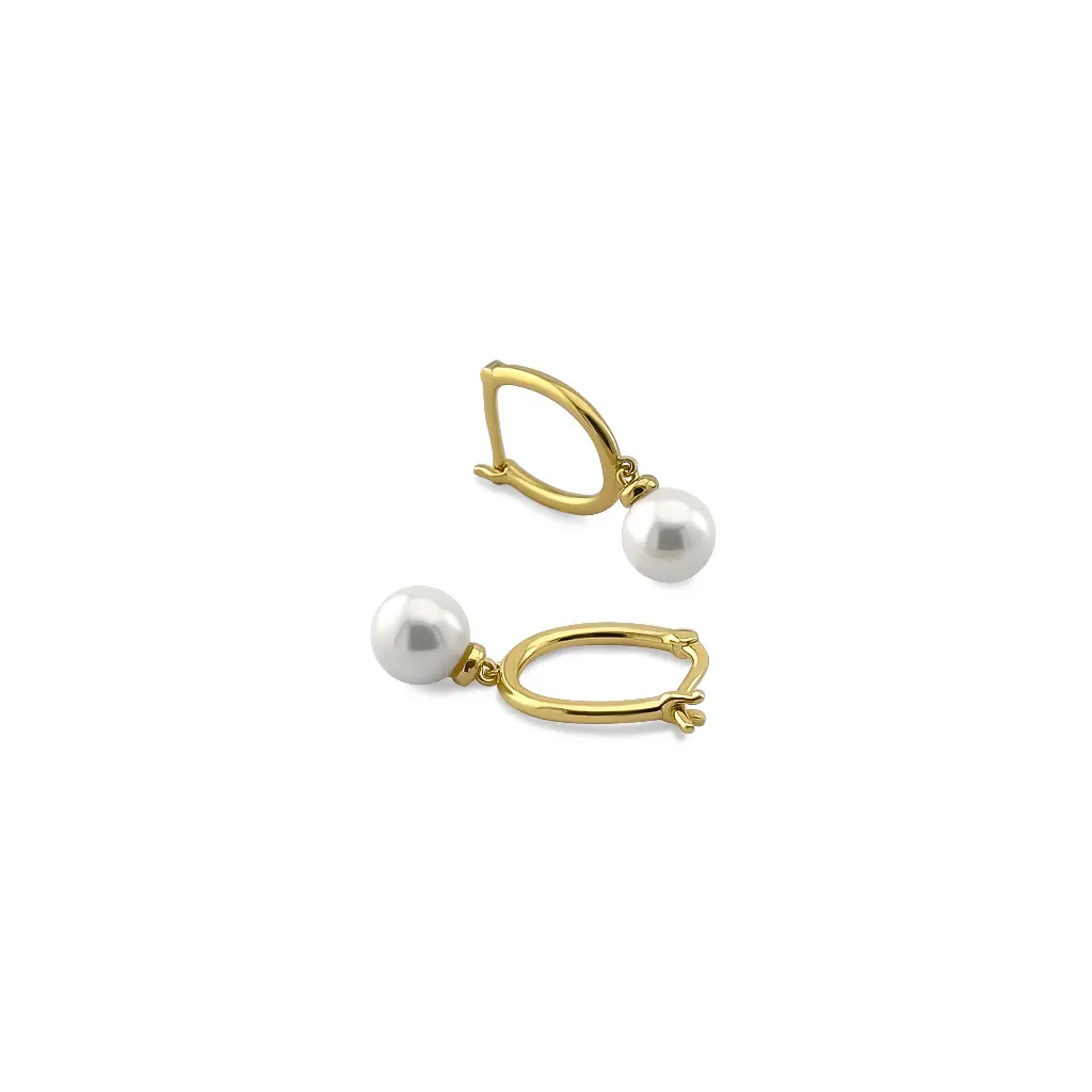 Pearl Elegance: Gold Hoop Earrings with a Freshwater Pearl