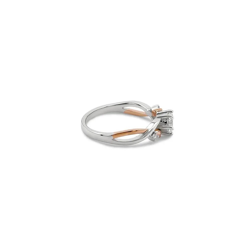 Elegant Two-Tone Diamond Ring with Twisted Band Design